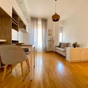 Da Vinci - With Balcony In Design District - Tortona Area Appartamento